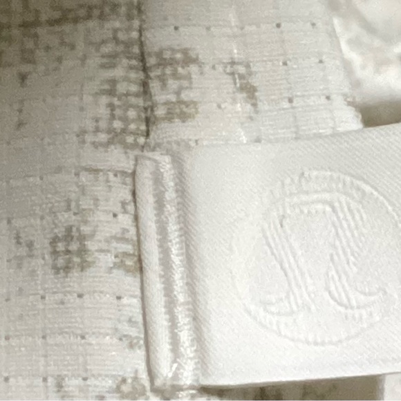 Lululemon Short Sleeve Shirt. M - Picture 3 of 4